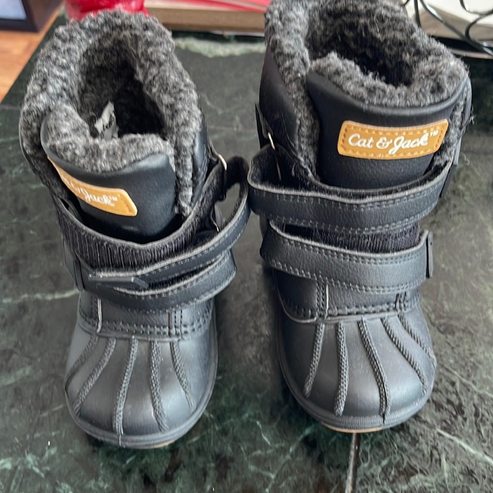 Size 6c snow boots